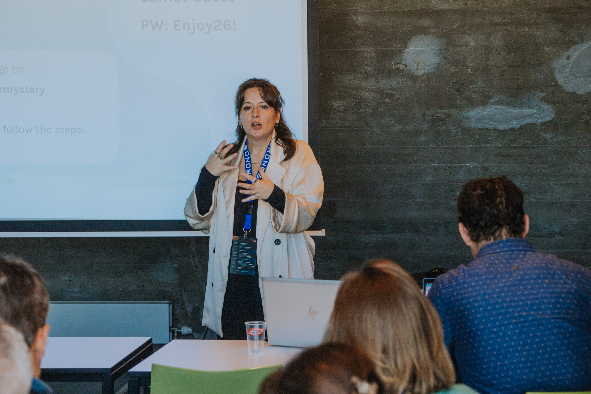 Eva Dierickx giving a hands-on Copilot session